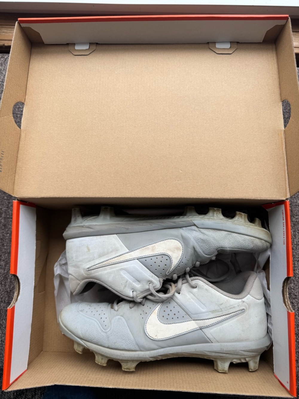 Nike ALPHA HUARACHE VARSITY LOW MCS Light Gray Baseball Cleats with White Swoosh
